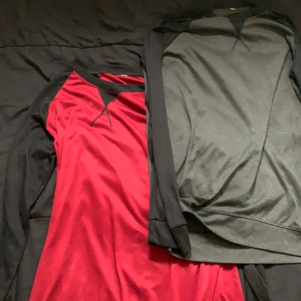 2 mens mediums sized long sleeve shirts